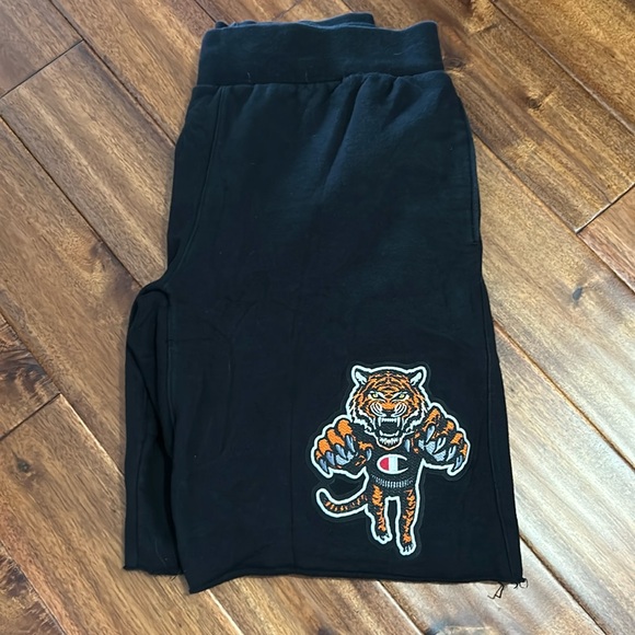 Champion Reverse Weave Heavyweight Cutoff Shorts - Picture 1 of 10